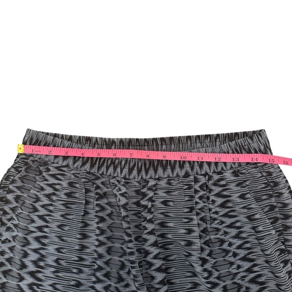 Joie Black and Gray Shorts with Elastic Waistband Like New - Picture 3 of 8